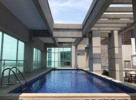 Puerto Santa Ana Suites Guayaquil，位于瓜亚基尔的度假短租房