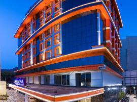 Hotel Benzz Park Vellore，位于韦洛尔的酒店