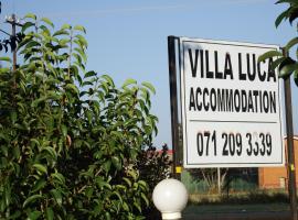 Villa Luca Guesthouse & Chalets，位于Swartruggens的酒店