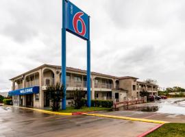 Motel 6 San Antonio, TX - Frost Bank Center，位于圣安东尼奥的酒店