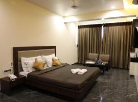Hotel Jawahar，位于Ulhasnagar的带停车场的酒店