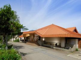 野尻湖紫藤生活俱乐部酒店，位于信浓的酒店