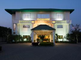 The Manor Kashipur by Leisure Hotels，位于Kāshīpur莫拉达巴德火车站附近的酒店