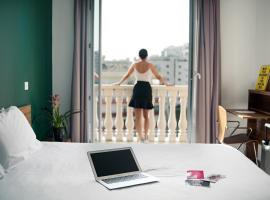 The Social Hub Paris La D&eacute;fense，位于皮托的带泳池的酒店