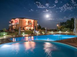 Petrinos Lofos，位于Mándra的酒店