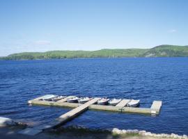 银泉小屋度假酒店，位于Harcourt的酒店