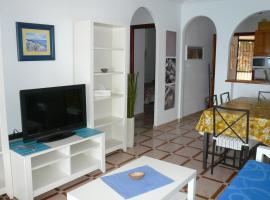 MEDITERRANEAN BEACH APARTMENT 180º SEA & ISLAND VIEWS，位于圣波拉的酒店