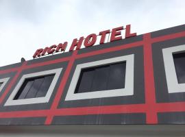 The Rich Hotel，位于峇株巴辖的酒店