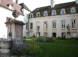 Le jardin des chanceliers，位于博讷Patriarche Père & Fils Wine Cellar附近的酒店