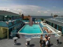 Cherry Grove Hotel，位于Cherry Grove的酒店