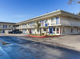 Motel 6 Hayward, CA- East Bay，位于海沃德海沃德行政机场 - HWD附近的酒店