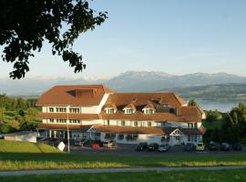 博赫尔森酒店及餐厅，位于Eich的家庭/亲子酒店