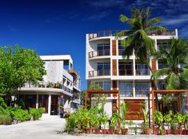 Velana Beach Hotel Maldives，位于马富施的酒店