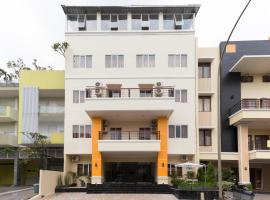 RedDoorz Plus @ Boulevard Residence BSD，位于当格浪的酒店