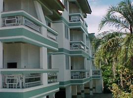Residencial Baia Blanca，位于弗洛里亚诺波利斯蓬塔达斯卡纳斯海滩附近的酒店