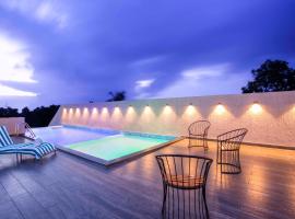 Sidra Pristine Hotel and Portico Halls，位于科钦的酒店