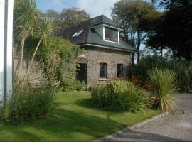 Redington House SelfCatering accommodation，位于科芙Whitegate Oil Refinery附近的酒店