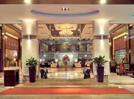 Fortune JP Palace, Mysore - Member ITC's Hotel Group，位于迈索尔的带泳池的酒店
