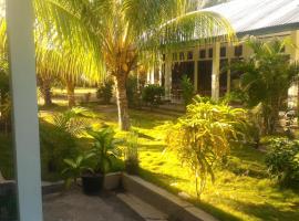 宾唐维萨塔瑞昂旅馆，位于Riung的酒店