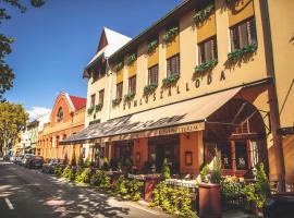 Komló Hotel Gyula，位于久洛的酒店