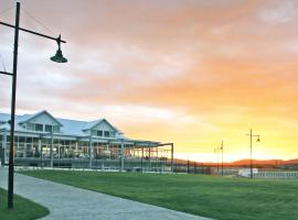 York Cove Holiday Hotel，位于乔治镇的酒店