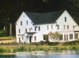 Stonehenge Inn & Restaurant，位于里奇菲尔德的酒店