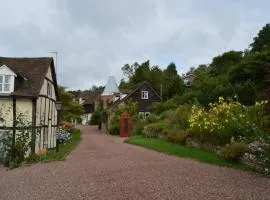 Whitewells Farm Cottages - 7 exceptionally well appointed pet friendly barn conversions set in 10 acres of gardens, fields and woodland suitable from 2 to 24 people with breathtaking views towards the Malvern Hills, Herefordshire and Worcestershire