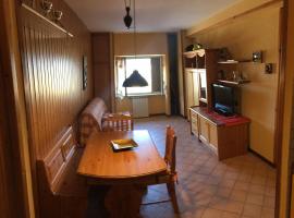 Villaggio dello sciatore residence paradiso appartamenti e monolocale，位于罗卡拉索的酒店