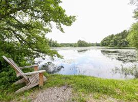 Tuxbury Pond Camping Resort Tiny House Murphy，位于南安普敦的酒店