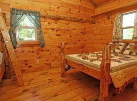 Robin Hill Camping Resort Deluxe Cottage 13，位于Lenhartsville的酒店