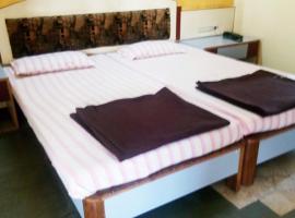 Hotel Navami Comforts，位于门格洛尔的酒店
