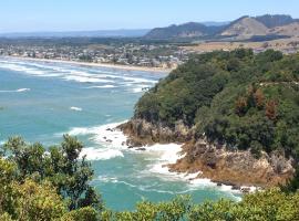 Waihi Beach Getaway-Studio, Ensuite & Private Deck，位于怀希比奇的旅馆