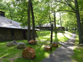 Overlook Lodge and Stone Cottages at Bear Mountain，位于Highland Falls米基体育场附近的酒店