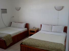The Corner Hotel，位于Belair Estates的酒店