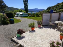 Picton's Waikawa Bay Holiday Park，位于皮克顿的度假园