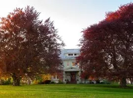 Yale Manor B&B & Yurt Glamping