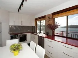 Pontis Lodge Waterfront Apartment