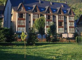 拉瓦尔布兰卡公寓式酒店，位于维耶拉的滑雪度假村