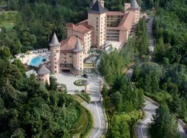 The Chateau水疗健康度假村，位于武吉丁宜的带按摩浴缸的酒店