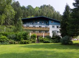 Hotel Sportland & Outdoor-Center，位于大格洛克纳山麓卡尔斯的酒店