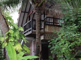 潘集潘集热带木屋别墅，位于珍南海滩的乡村别墅