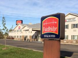 Fairbridge Inn and Suites - Miles City，位于迈尔斯城的带停车场的酒店