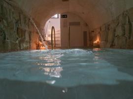 S'Hotelet d'es Born - Suites & SPA，位于休达德亚的带按摩浴缸的酒店