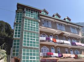 Hotel Snow Flake，位于Rāmpur的酒店