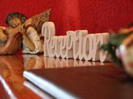 Boutique Hotel Parnassia，位于阿拉霍瓦的豪华型酒店