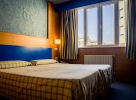 Hotel Bezana Lago，位于圣克鲁斯德韦萨纳的酒店