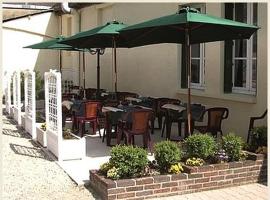 Hotel La Marmite，位于Estissac的酒店