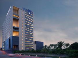 Novotel Chennai OMR，位于钦奈VGP Universal Kingdom游乐场附近的酒店