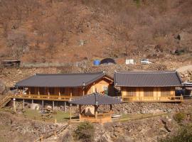 Buchungol Pension，位于Hadong三圣宫附近的酒店