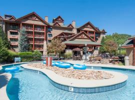 Bearskin Lodge on the River，位于加特林堡的酒店